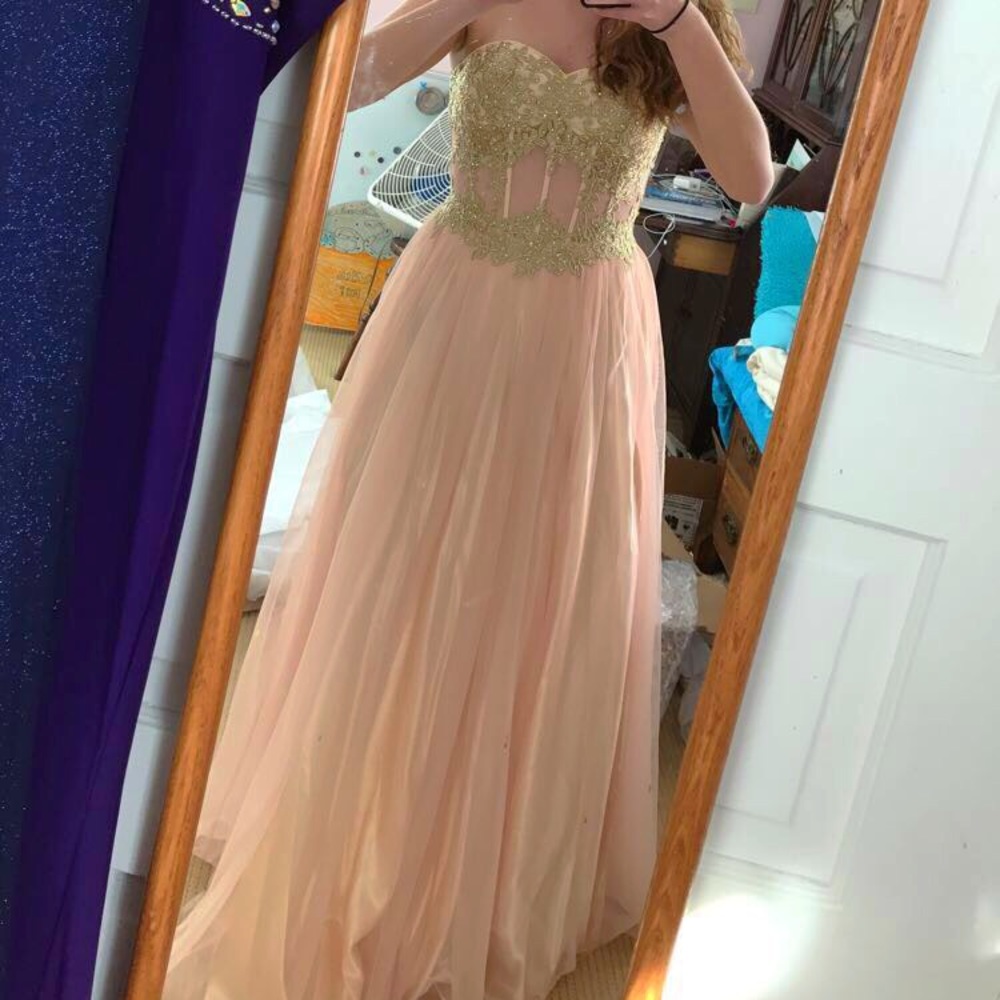 Prom dress - Picture 1 of 2